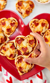 heart shaped pizza cute valentine