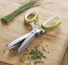 5 bladed one handed scissors cuts herbs into adjule sizes