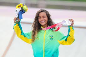Vamo brasil ta podendo falar leal e lucarelli ? Brincando Rayssa Leal Se Torna A Medalhista Mais Nova Do Brasil Na Historia