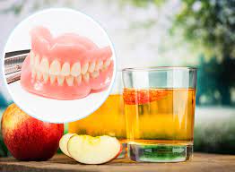 clean dentures with apple cider vinegar