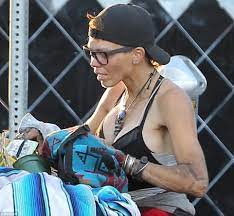 Loni willison, 37, is a former fitness model and magazine covergirl. Baywatch Star Jeremy Jackson S Ex Wife Loni Willison Appears Homeless As She Digs Through Trash Express Digest