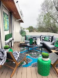 how to decorate a small outdoor space