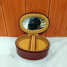round leather jewellery box size