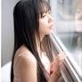 齊藤京子、キャミソール姿で窓の外を見つめ…アイドル最後の“切なげ”グラビアカット