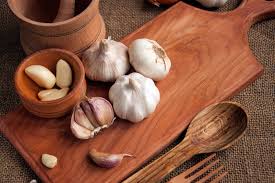 "Garlic Consumption Linked to Reduced Colorectal Cancer Risk, According to Study"