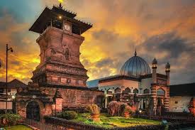 Mengenal Sejarah Masjid Menara Kudus yang Dibangun oleh Salah ...