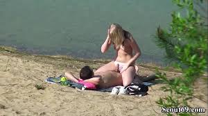 Deutsches Teeny Paar heimlich bei Sex am Strand gefilmt - XVIDEOS.COM