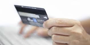 ﻿ ﻿ this means a rewards card actually can be a tool for discounts as long as the cardholder does not carry a balance. Should You Carry A Credit Card Balance