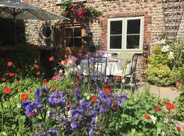 25 English Cottage Garden Ideas