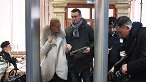 «решение суда делает навального самым видным политзаключенным». Sud Prigovoril Navalnogo K Pyati Godam Uslovno Po Delu Kirovlesa Gazeta Ru