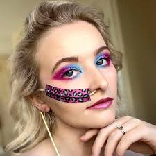 this makeup artist creates looks