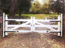 This makes it great for borders, boundaries and accents. Westchester Automated Gate Llc Home Page Wood Gates Driveway Driveway Gate Farm Gate
