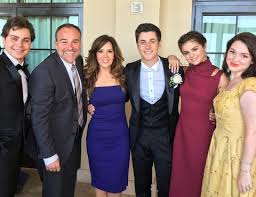 Greenwald that aired on disney channel for four seasons between october 2007 and january 2012. Selena Gomez Reunites With The Cast Of Wizards Of Waverly Place For David Henrie S Wedding