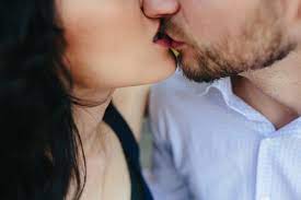 kissing on lips images free