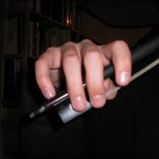 The russian bow grip allows for a lot of bow speed. How To Hold The Violin Bow Posture Musilesson
