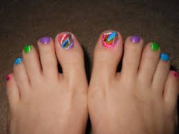 Besides giving some pretty look to the hands it will be ideal to give some kind of the interesting look to the toe nails as well. Toe Nail Designs For Summer