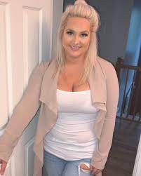 Single mum makes £10k by charging rich men to date her but denies it's  prostitution as she's 'only slept with one of them' | The Sun