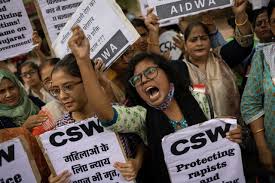 احتجاجات وصدمة في الهند على جريمة اغتصاب وقتل فتاتين من 