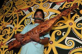 Adapun contoh alat musik petik alat musik pukul adalah alat musik yang dimainkan dengan cara di pukul. Sape Alunan Musik Petik Dari Kalimantan Timur Bobo