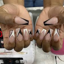 acrylic nails near clawson mi