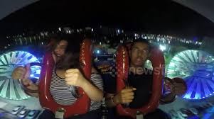Ultimate slingshot the ride reactions pass outs and fails! Newsflare Woman Can T Stop Laughing After Friend Passes Out Four Times On Slingshot Ride In Florida