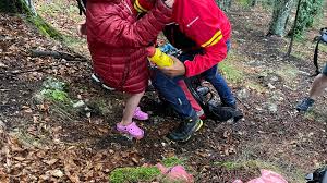 Doi părinți și-au dus copiii pe munte în șlapi și pantaloni scurți, unde era COD PORTOCALIU de vijelii. Au intervenit salvamontiștii - Ştiri de Cluj