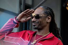 Additional ar experiences for the full 19 crimes line are available using the living wine labels application available in the mobile app store. Snoop Dogg S Snoop Cali Red Wine Rapper Starts His Own Wine Label Thrillist