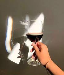 Arba Wine - Знали ли вы, почему бокал красного вина полезен перед сном? ⠀  Вот, что происходит, когда вы пьёте перед сном бокал красного вина, в  особенности это будет интересно, тому, кто