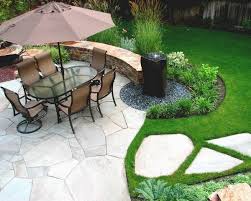 Quali mattonelle da esterno scegliere per rivestire la pavimentazione del nostro giardino o del nostro terrazzo? Mattonelle Per Giardini Mattonelle