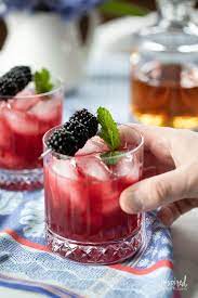 blackberry bourbon smash tails