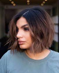17 best short haircuts for round faces