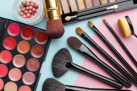 a makeup artist influencer careerguide