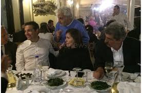 Φιλελευθεροσ βαξεβανησ γιαννησ στουρναρασ δημοσιογραφοι φιλελευθερου κεελπνο κυβερνηση κωστασ βαξεβανησ παυλοσ πολακησ. Ale3hs Tsipras Mpety Mpaziana Kai Polakhs Se Deipno Sta Xania Lifo