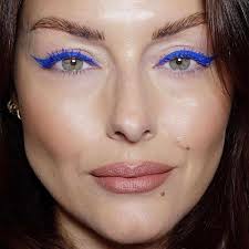 winter 2023 makeup trends glitter eyes