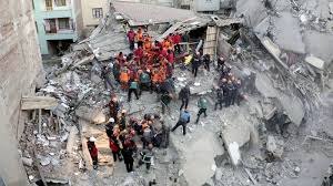 Un ejemplo más reciente se originó el 2 de noviembre de 2008, en el cual se registró un evento de magnitud 5.5 (mw) en la. Internacional Numero De Mortos Em Terremoto Na Turquia Aumenta Para 29