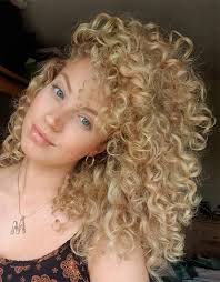 Ban hair blahs for good! Charming Style Of Shoulder Length Curly Hair For 2020