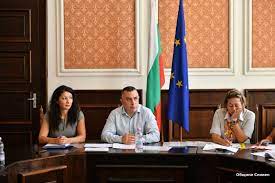 Срещата се свиква от кмета стефан радев и е във връзка подготовката за произвеждане на избори за общински съветници. Obshina Sliven Novini