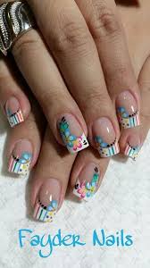 The patterns of floral nails art have gotten so intricate that it almost appears effortless. Francesa Con Flores Nail Art Nail Designs Nail Designs Unique
