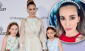 Sarah jessica parker talks to eve macsweeney about juggling three children, acting, producing parker is eating breakfast in a west village restaurant, breakfast that looks more like lunch: Sarah Jessica Parker And Rebecca Judd Talk Parenting As Star Reveals How She Keeps Her Kids Grounded Daily Mail Online