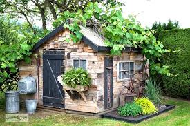 pallet decking to enhance a garden shed