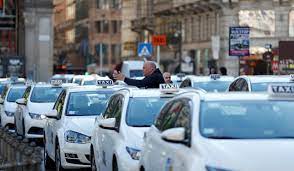 Uber Taxi In Italy gambar png