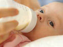 baby formula bottle feeding for