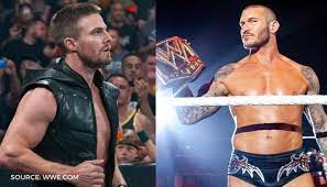 The cw's arrow star stephen amell caused havoc at wwe monday night raw when he burst into amell (a huge wwe fan since it was the wwf) has been in a twitter war with stardust for some. Arrow Star Stephen Amell Hails Wwe Icon Randy Orton He S Better Now Than He S Ever Been
