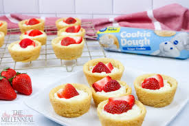 strawberry cheesecake cookie cups
