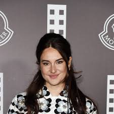Shailene woodley has confirmed she is engaged to nfl star aaron rodgers (john stillwell/pa). Q Bz7ye Fzrim