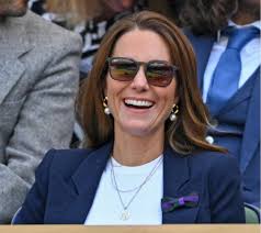 Последние твиты от kate middleton (@katemiddleton02). Kate Middleton Wears Polka Dots And 188 Ray Ban Sunglasses To Wimbledon Day 5