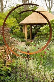 30 Attractive Garden Art Design