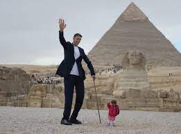 Shortest man in the world. Most Popular Videos Of 2018 World S Tallest Man And Shortest Woman Visit Egypt Egyptian Streets