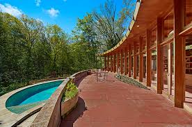 A Palatial Home By Frank Lloyd Wright