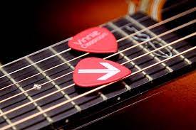 how to choose a guitar pick beginner